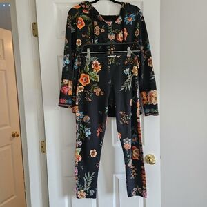 Johnny Was Black Floral 2 Peice Set Hoodie Pullover Matching Leggings